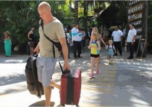 Tourists were evicted along with Tulum hotel owners in June 2016. Photo: quien.com)