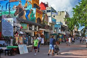 Playa del Carmen's 5th Avenue. (PHOTO: blueplayarealestate.com)