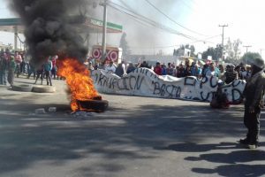 Protesters decried gasoline price hikes. (PHOTO: Proceso)