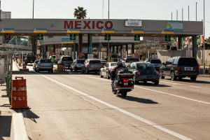 Cars in line at Mexican border at San Ysidro, Calif. (PHOTO: kpbs.org)