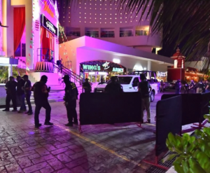 Police and military carry out investigations in the Cancun´s hotel zone ...